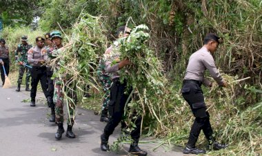 Perkuat-Sinergitas-dan-Soliditas-TNI---Polri-di-Malang-Kompak-Laksanakan-Karya-Bakti-pada-HUT-ke---64-Kostrad