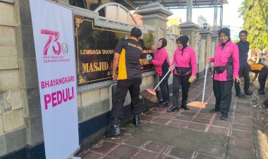 Polri-Untuk-Masyarakat-:-Polres-Pamekasan-Gelar-Bakti-Religi-dan-Bansos-di-Hari-Bhayangkara-Ke-79