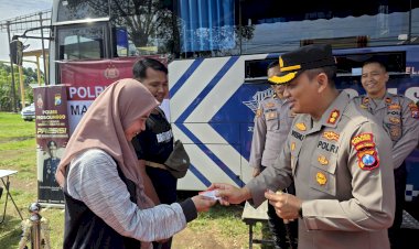 Polres-Probolinggo-Launching-Bus-SIM-Keliling-Kado-Hari-Bhayangkara-ke---79-Untuk-Masyarakat