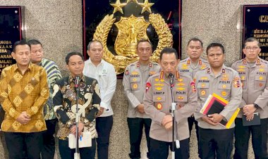 Kapolri-dan-Menteri-Kehutanan-Bentuk-Satgas-Gabungan-Telusuri-Temuan-Kayu-yang-diduga-akibatkan-Bencana-di-Aceh-dan-Sumatera