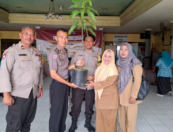 Sidoarjo Asri Sejuk Satbinmas Polresta Sidoarjo Gencarkan Green Policing di Desa Banjar Panji